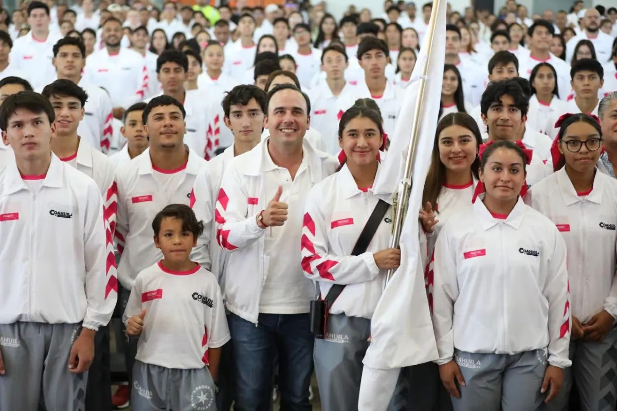 Abandera Manolo Jiménez a la delegación coahuilense CONADE