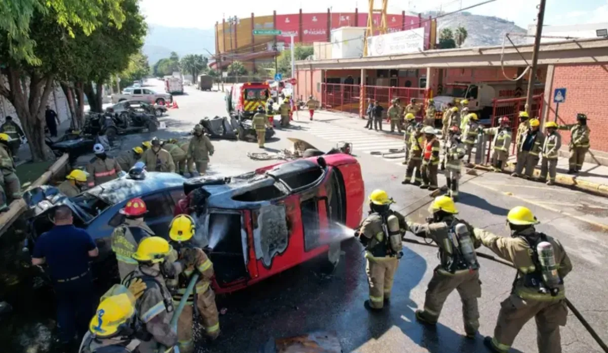 Fortalecen preparación de bomberos con capacitación internacional en rescate vehicular