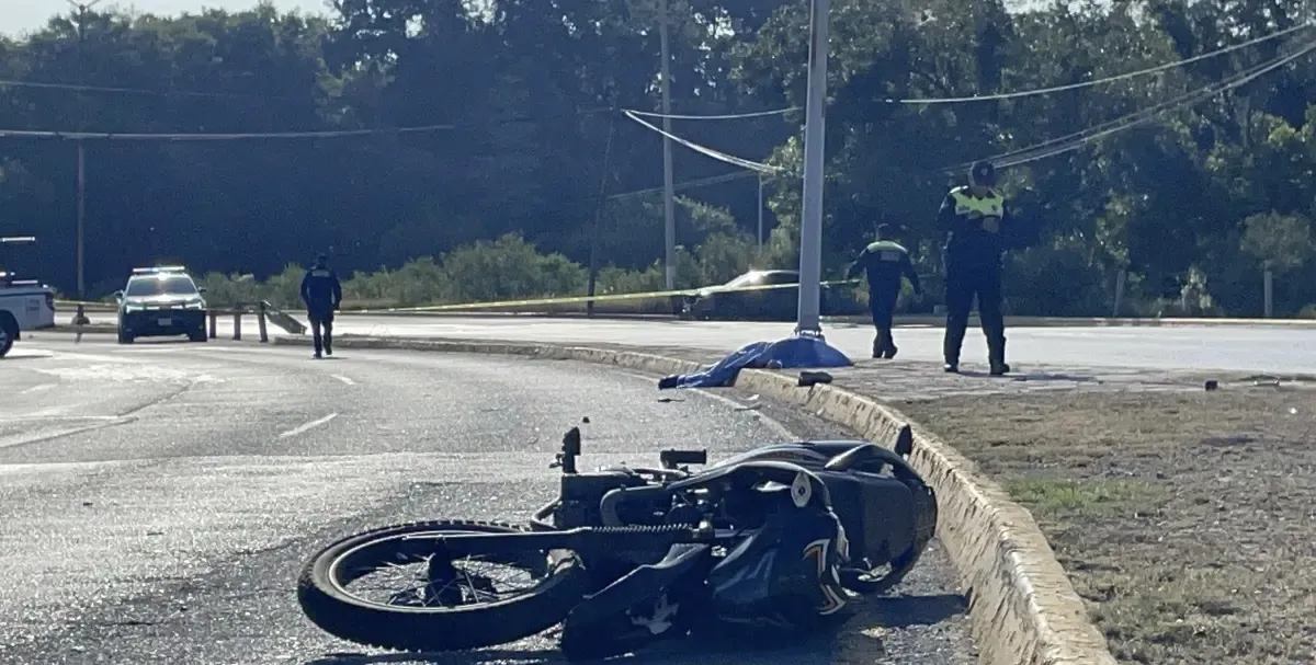 Motociclista muere tras chocar contra un poste en Saltillo